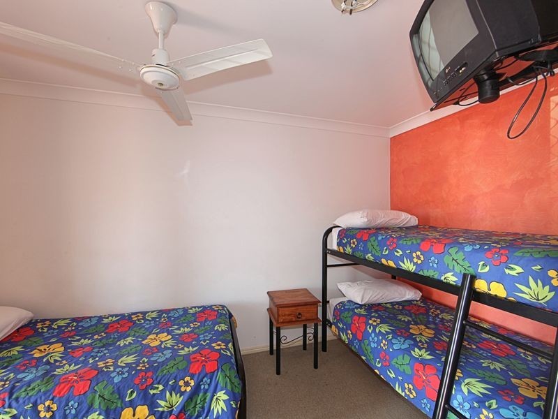 Unit 2 Pebble Beach Drive, Coral Cove QLD 4670