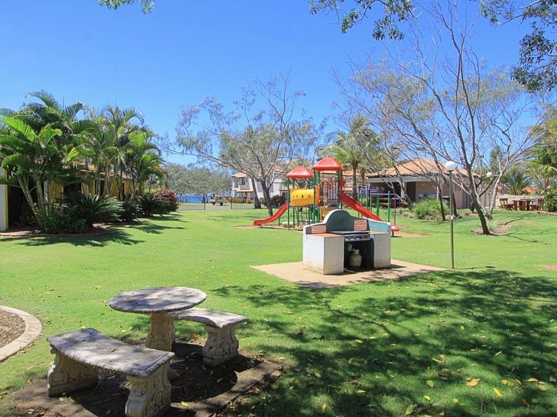 Unit 2 Pebble Beach Drive, Coral Cove QLD 4670