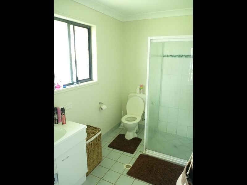 40 Paradise Avenue, Thabeban QLD 4670