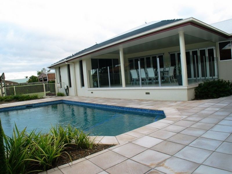 27 Hay Street West, Avenell Heights QLD 4670