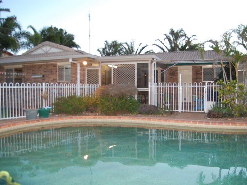 8 Tea Tree Court, Moore Park Beach QLD 4670