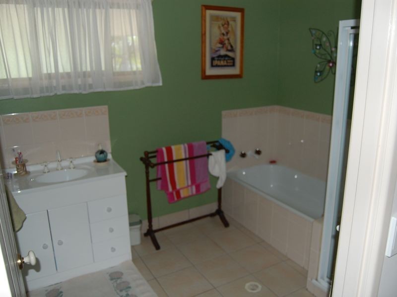 12 Bush Road, Branyan QLD 4670