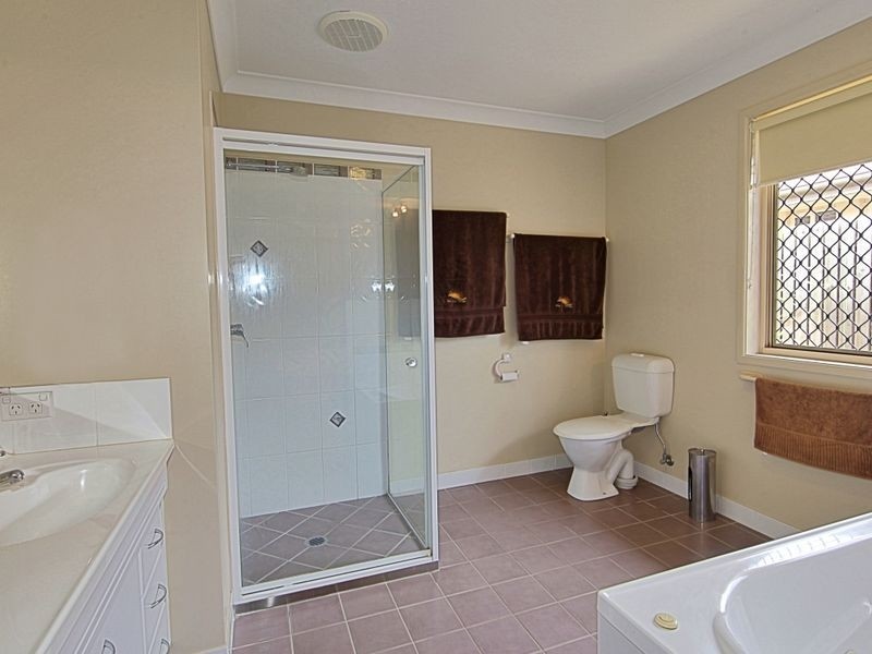 24 Schmidt Street, Kepnock QLD 4670