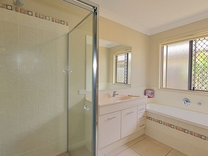 24 Schmidt Street, Kepnock QLD 4670