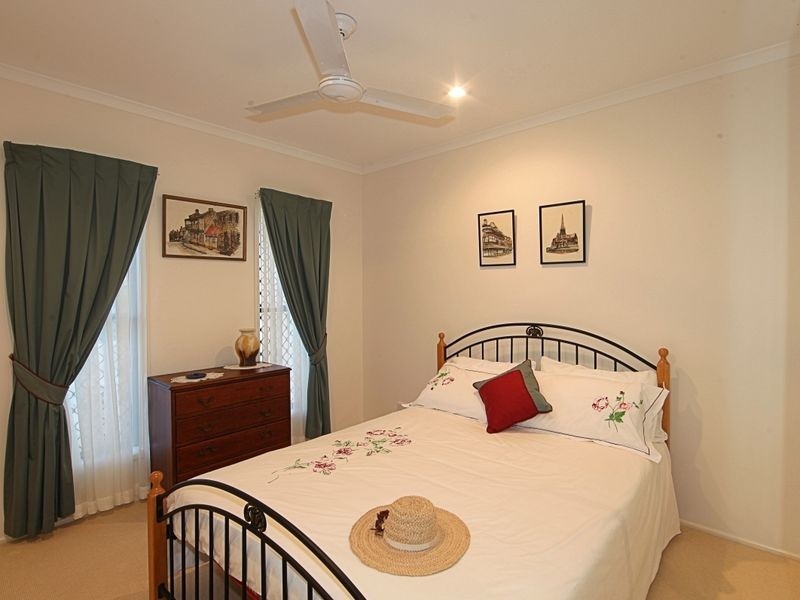 7 Davin Place, Coral Cove QLD 4670