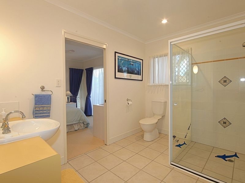 7 Davin Place, Coral Cove QLD 4670