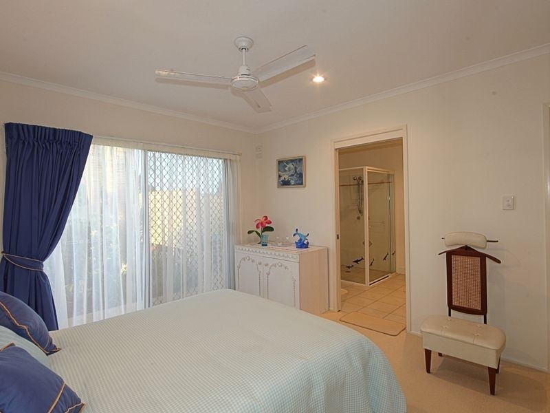 7 Davin Place, Coral Cove QLD 4670