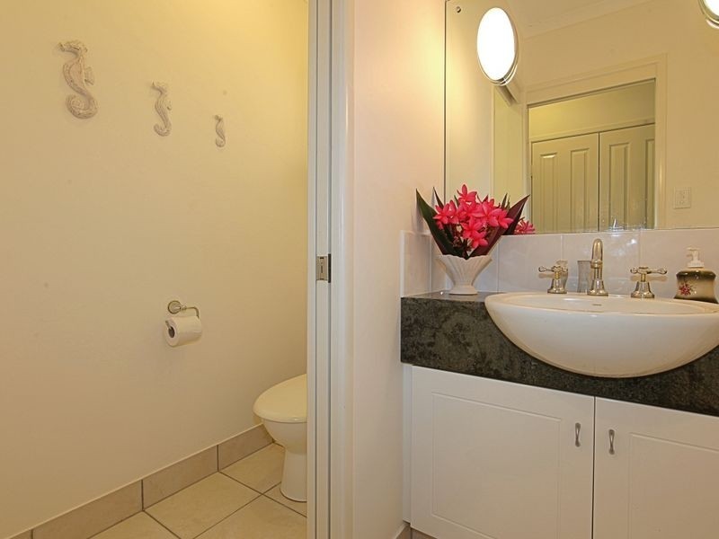 7 Davin Place, Coral Cove QLD 4670