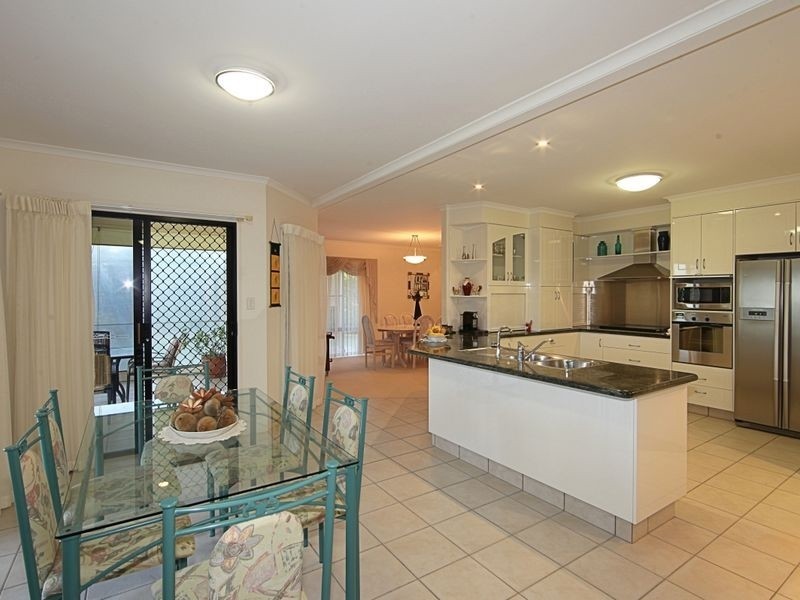 7 Davin Place, Coral Cove QLD 4670