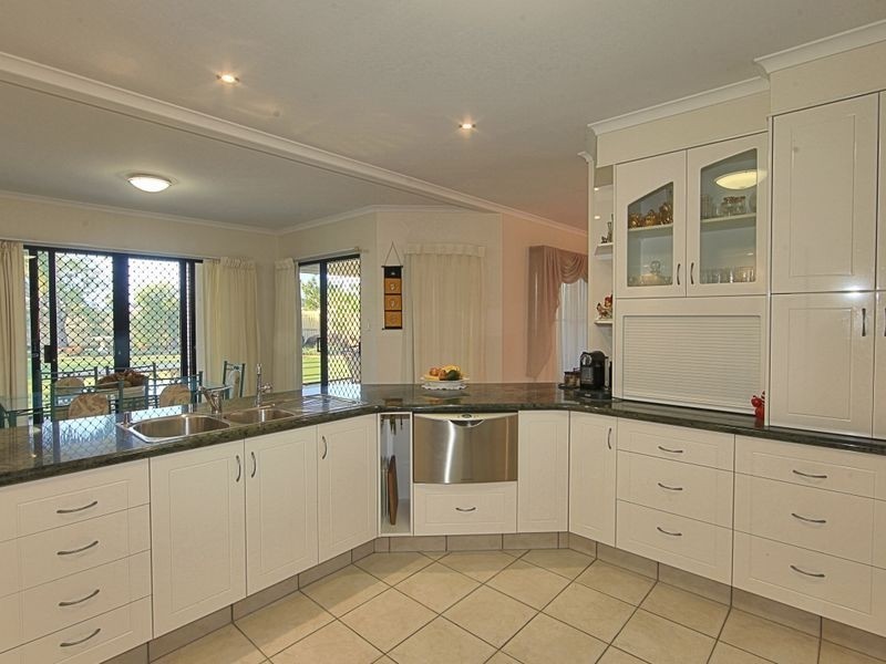 7 Davin Place, Coral Cove QLD 4670