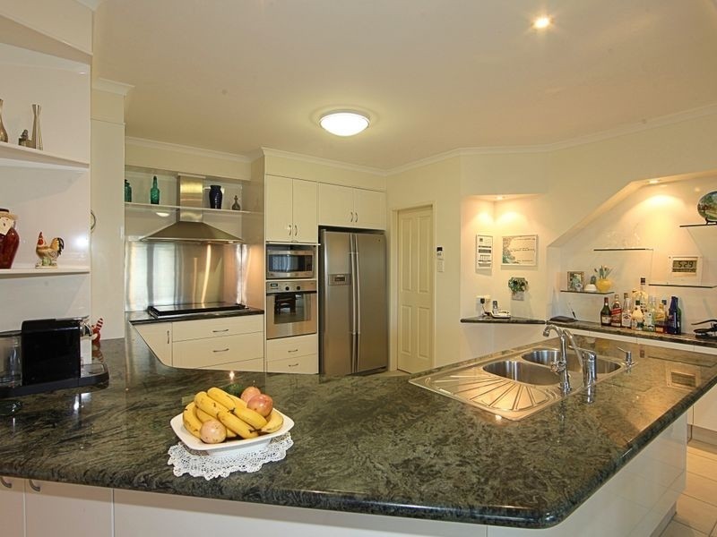 7 Davin Place, Coral Cove QLD 4670