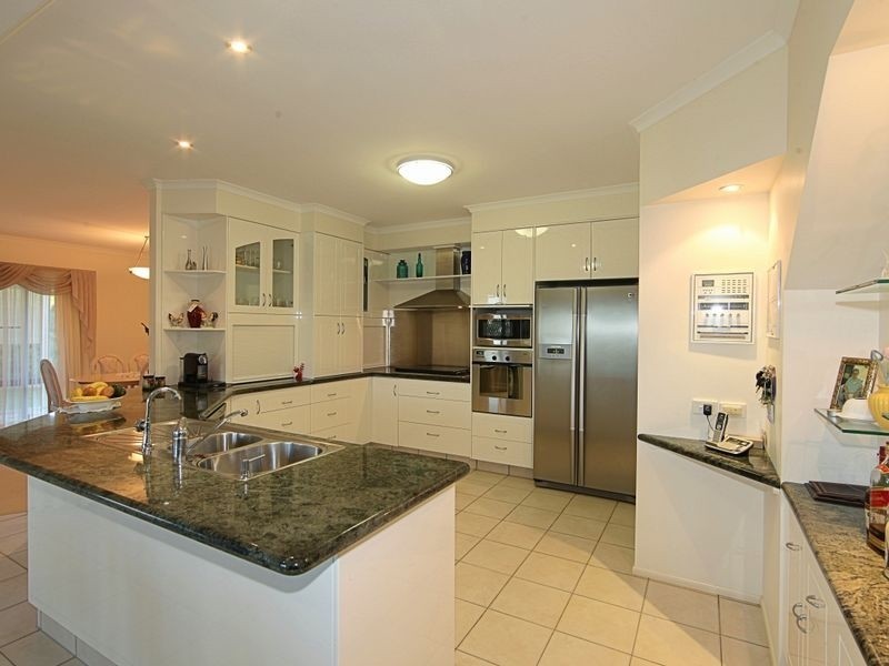 7 Davin Place, Coral Cove QLD 4670