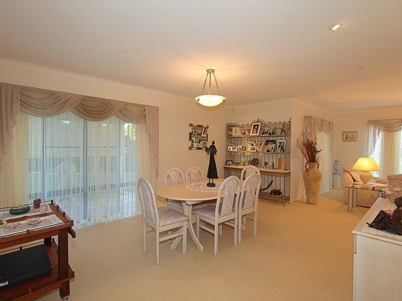 7 Davin Place, Coral Cove QLD 4670