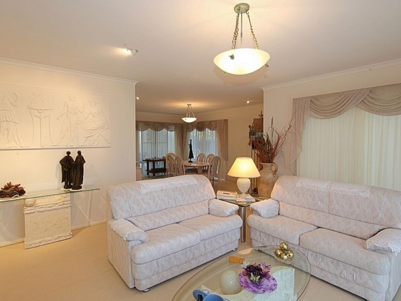 7 Davin Place, Coral Cove QLD 4670