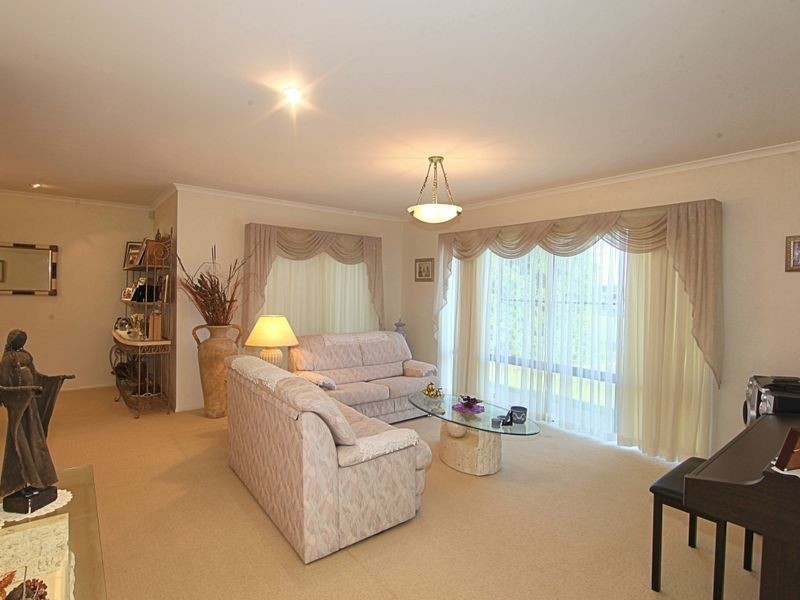 7 Davin Place, Coral Cove QLD 4670