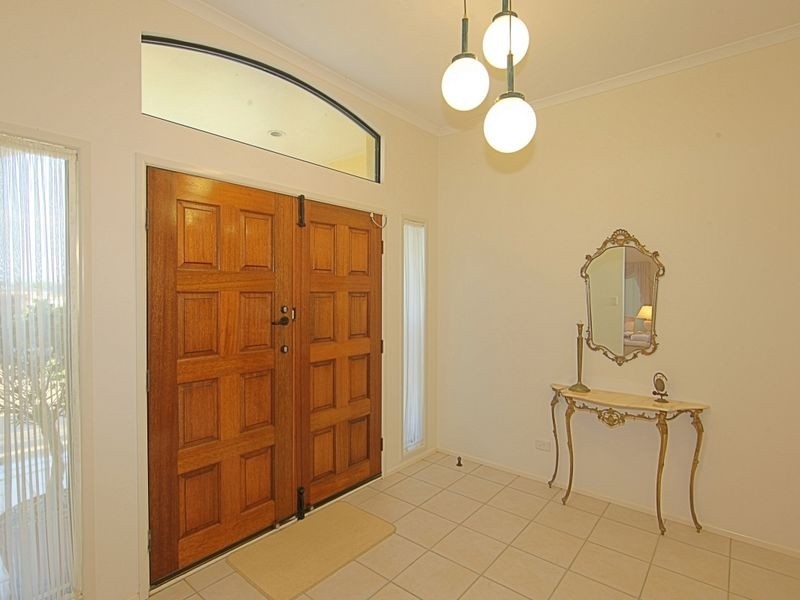 7 Davin Place, Coral Cove QLD 4670