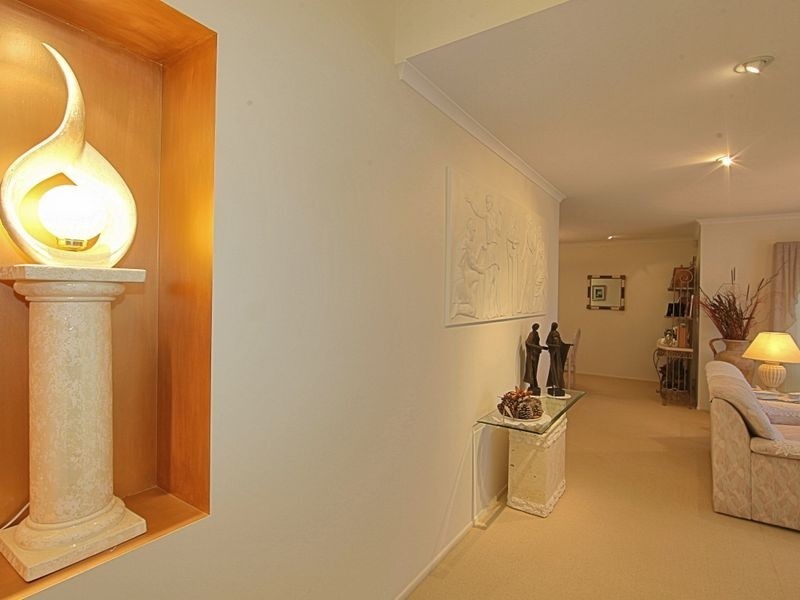 7 Davin Place, Coral Cove QLD 4670