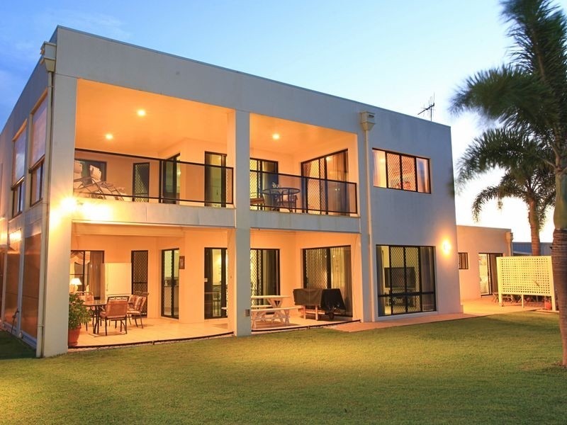 7 Davin Place, Coral Cove QLD 4670