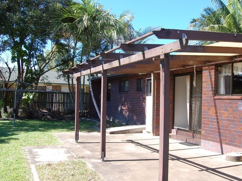 70 Dawn Parade, Thabeban QLD 4670