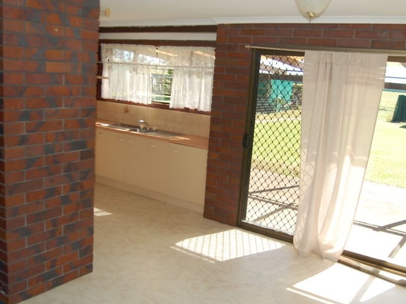 70 Dawn Parade, Thabeban QLD 4670