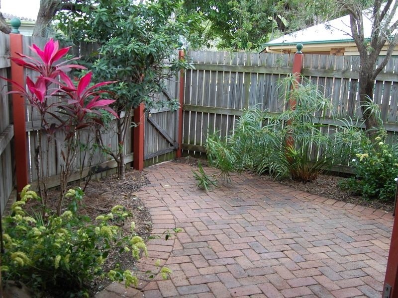 2/10 Branyan Street, Bundaberg West QLD 4670