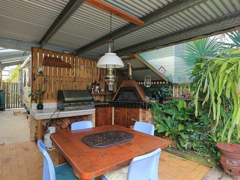 37 Acacia Street, Moore Park Beach QLD 4670
