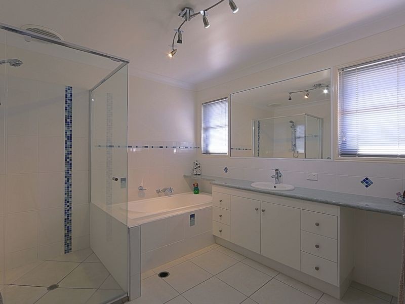 13 Dawson Avenue, Thabeban QLD 4670