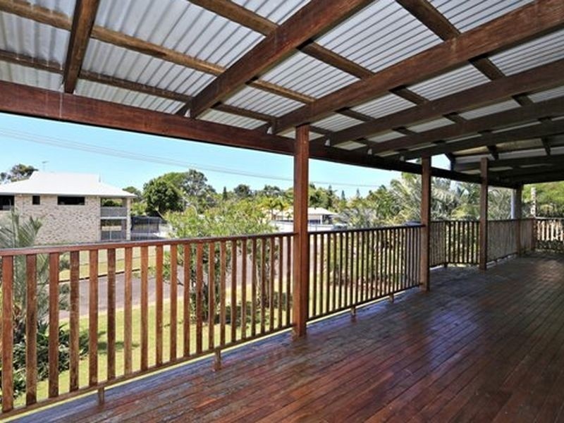 11 Poinciana Court, Moore Park Beach QLD 4670