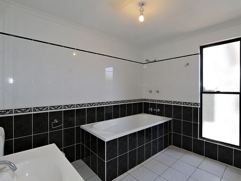 11 Poinciana Court, Moore Park Beach QLD 4670