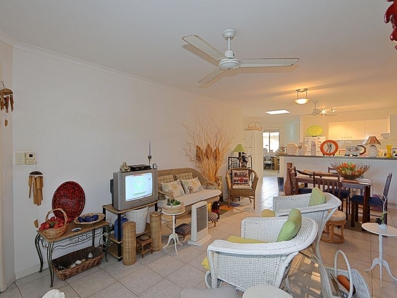 4/8 Whalley Street, Bargara QLD 4670