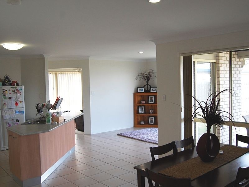 33 Searle Street, Thabeban QLD 4670