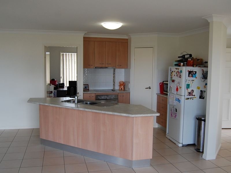 33 Searle Street, Thabeban QLD 4670