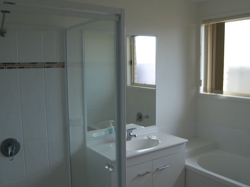 33 Searle Street, Thabeban QLD 4670