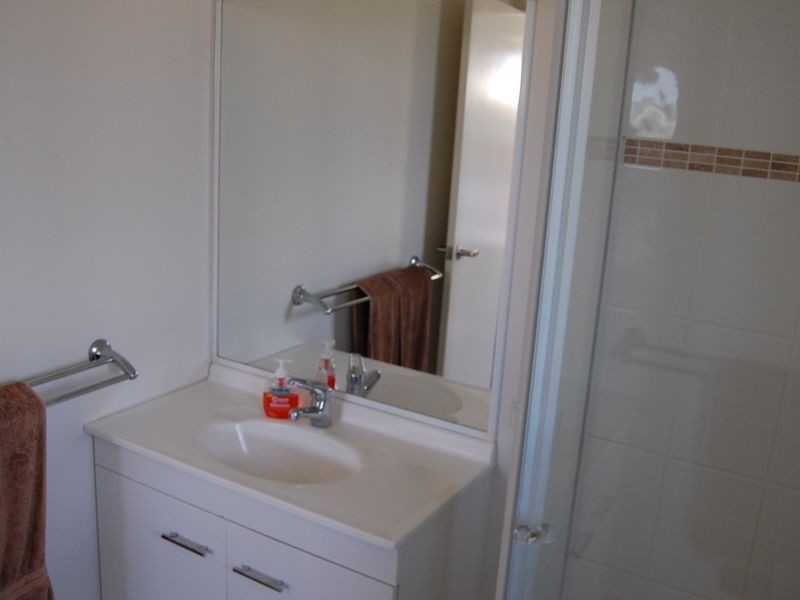 33 Searle Street, Thabeban QLD 4670