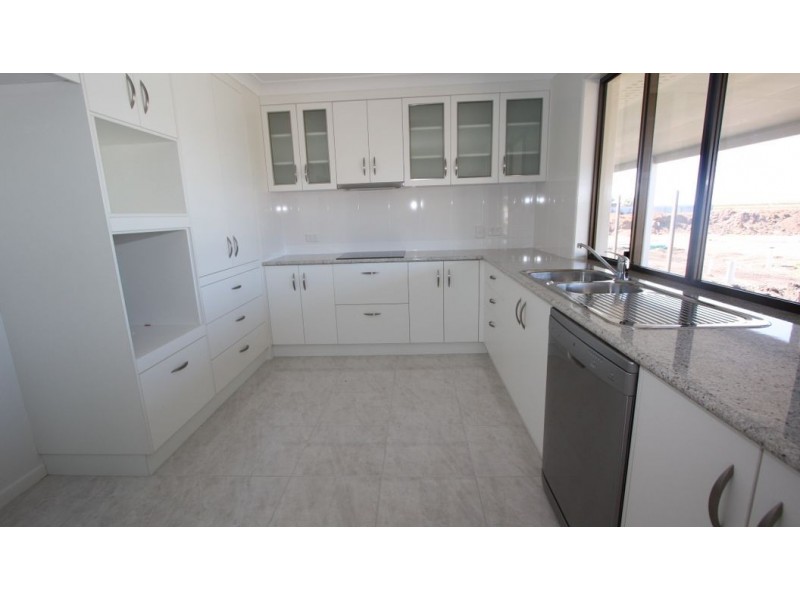 148 McCarthy Street, Avenell Heights QLD 4670