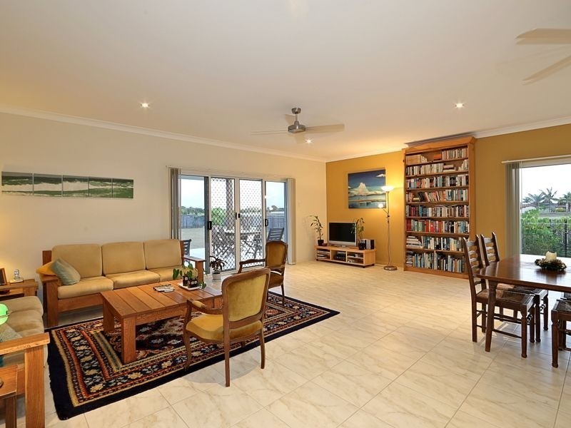 7 Janet Court, Coral Cove QLD 4670