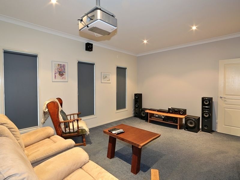 7 Janet Court, Coral Cove QLD 4670