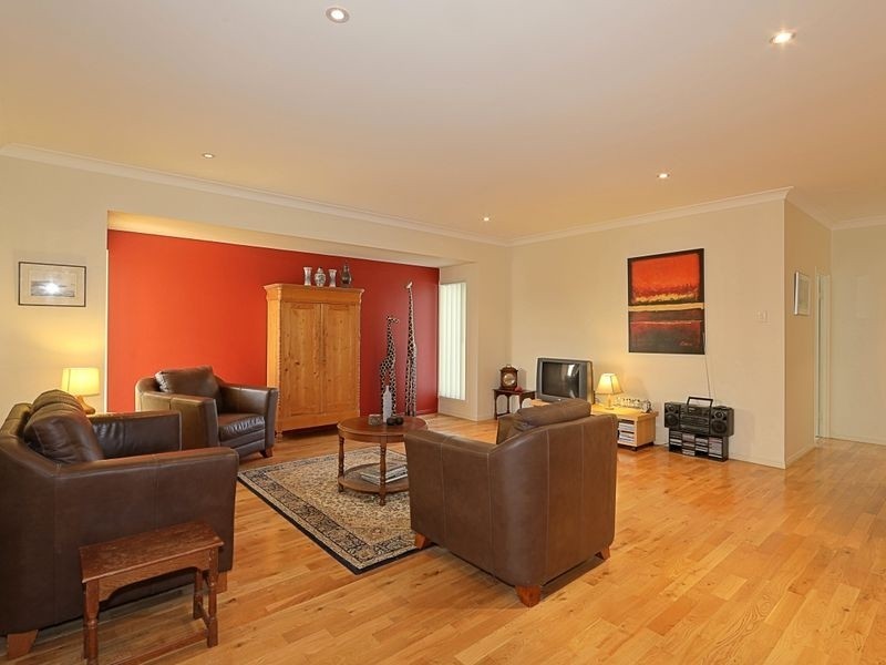 7 Janet Court, Coral Cove QLD 4670