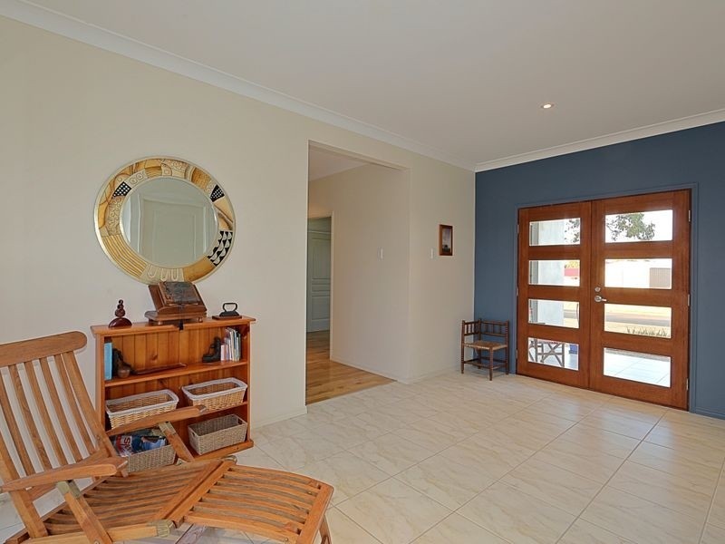 7 Janet Court, Coral Cove QLD 4670