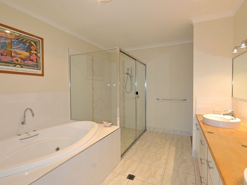 7 Janet Court, Coral Cove QLD 4670