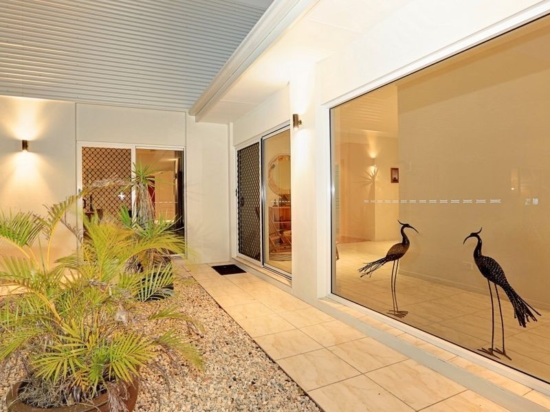 7 Janet Court, Coral Cove QLD 4670