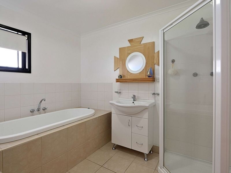 5 Bryde Place, Thabeban QLD 4670