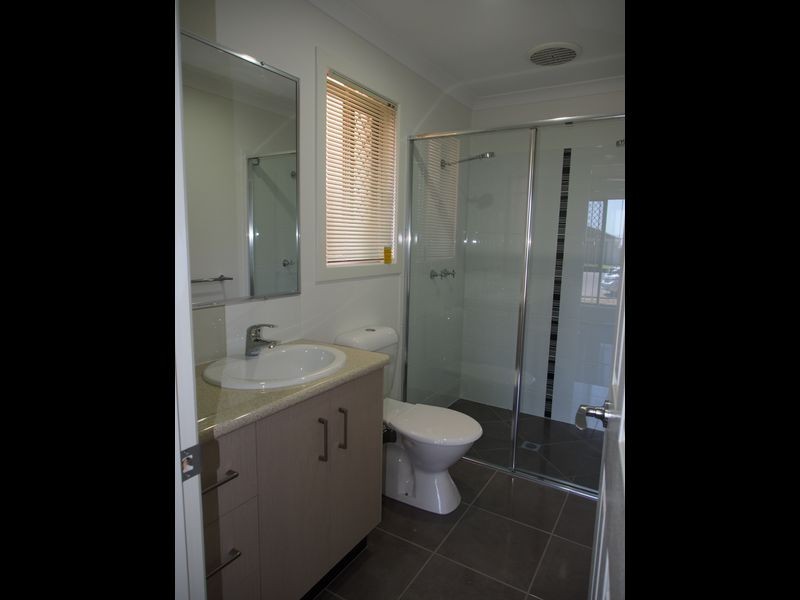 16 Gill Place, Kalkie QLD 4670