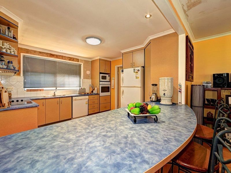 8 McGill Crescent, Avenell Heights QLD 4670