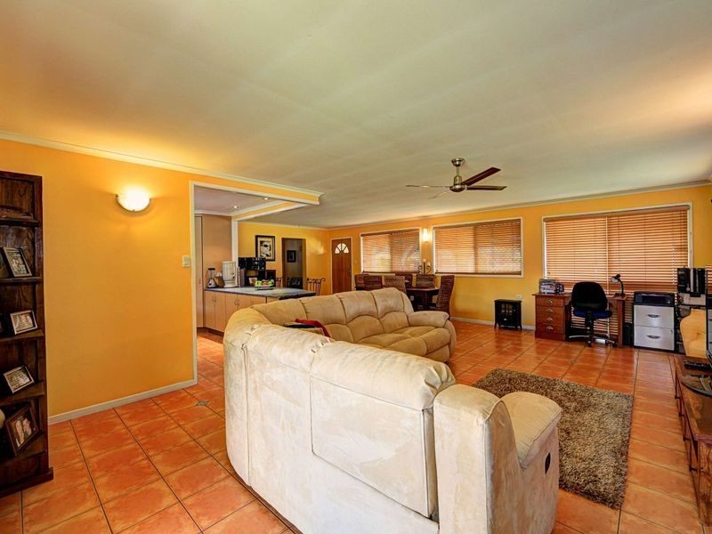 8 McGill Crescent, Avenell Heights QLD 4670