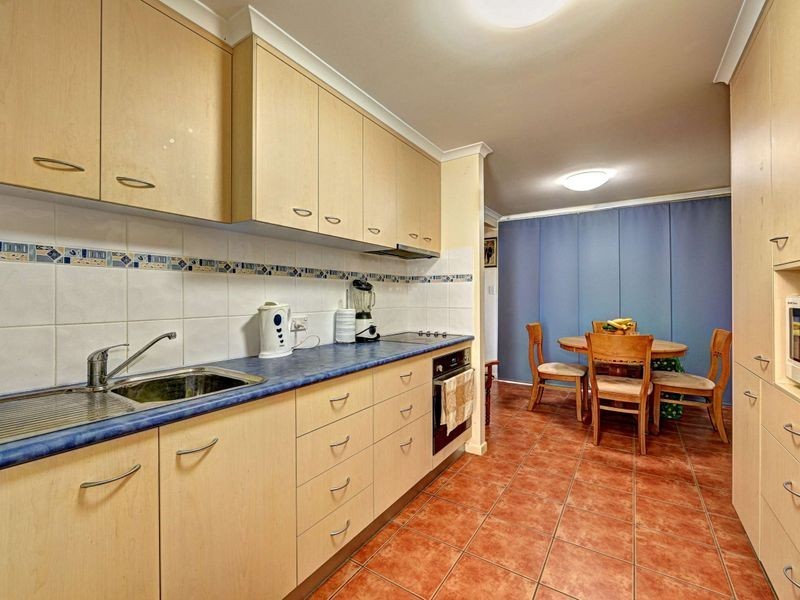 8 McGill Crescent, Avenell Heights QLD 4670