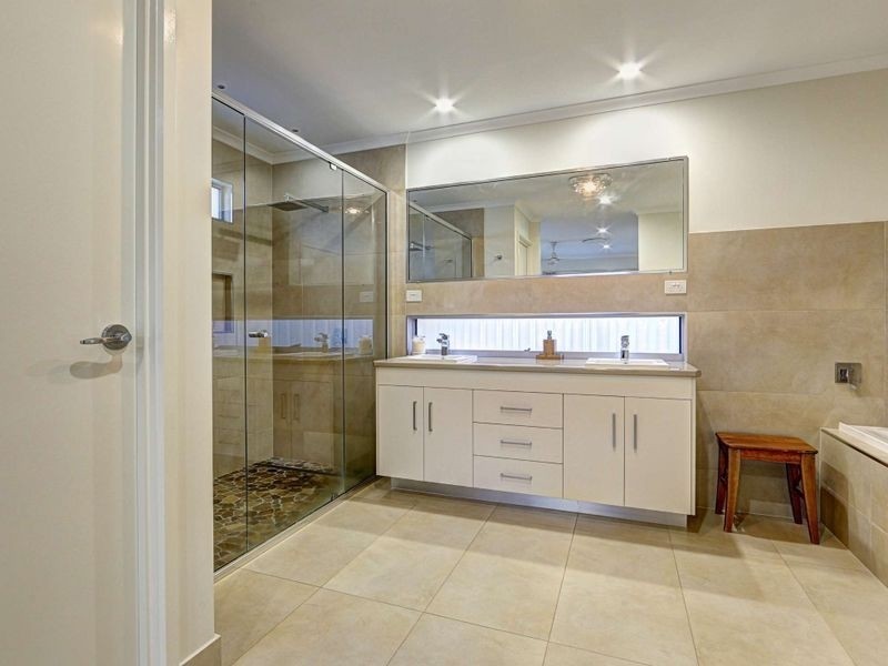 12 Altivole Drive, Avenell Heights QLD 4670