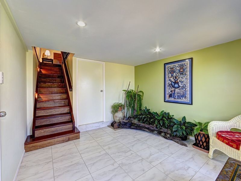 6 Heathwood Crescent, Qunaba QLD 4670