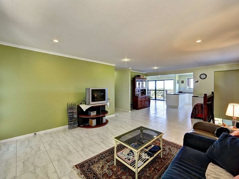 6 Heathwood Crescent, Qunaba QLD 4670