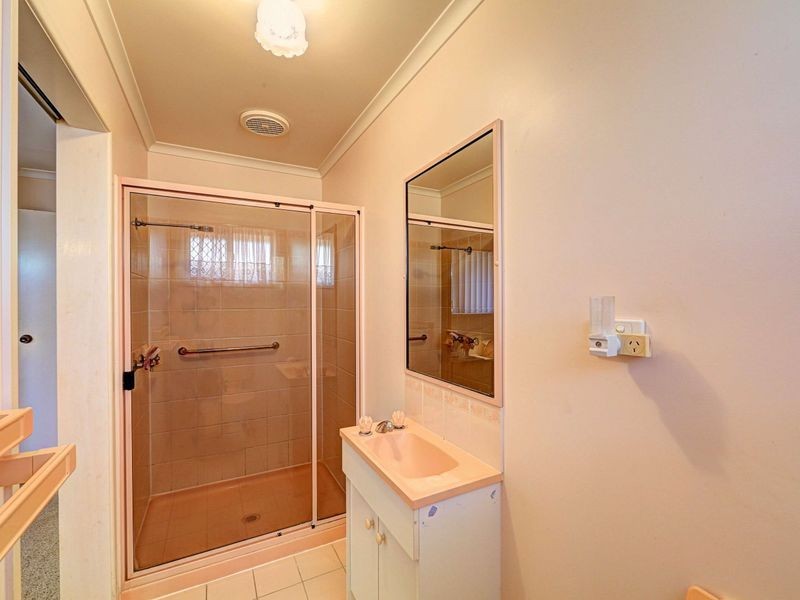 7 Keast St, Kepnock QLD 4670